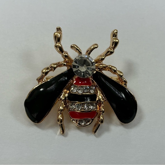1 Red and 1 Black Flying Insect Brooch - Picture 3 of 7